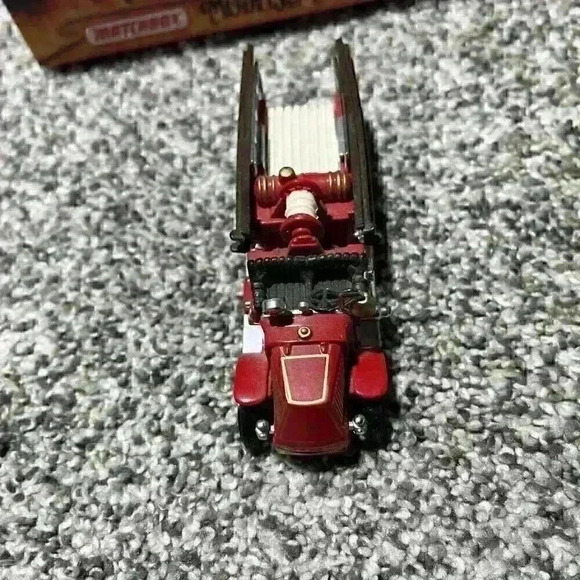 Matchbox Models of Yesteryear YFE01 1920 Mack AC Fire Truck Engine - Picture 6 of 9